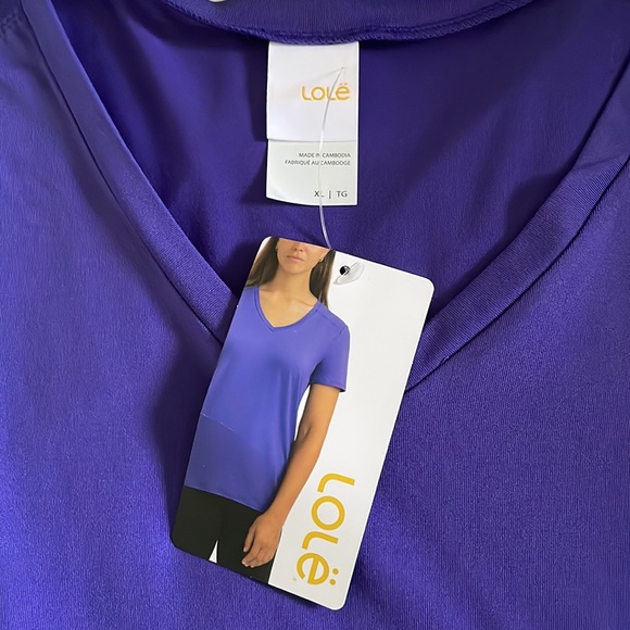 Brand new v-neck t-shirt - Picture 2 of 4